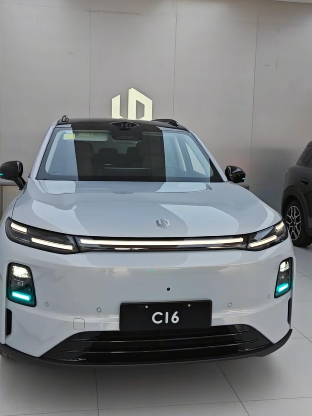 2027款零跑C16虽说刚上新没多久，但实车已经提前到店了，我已经体验完这台主打
