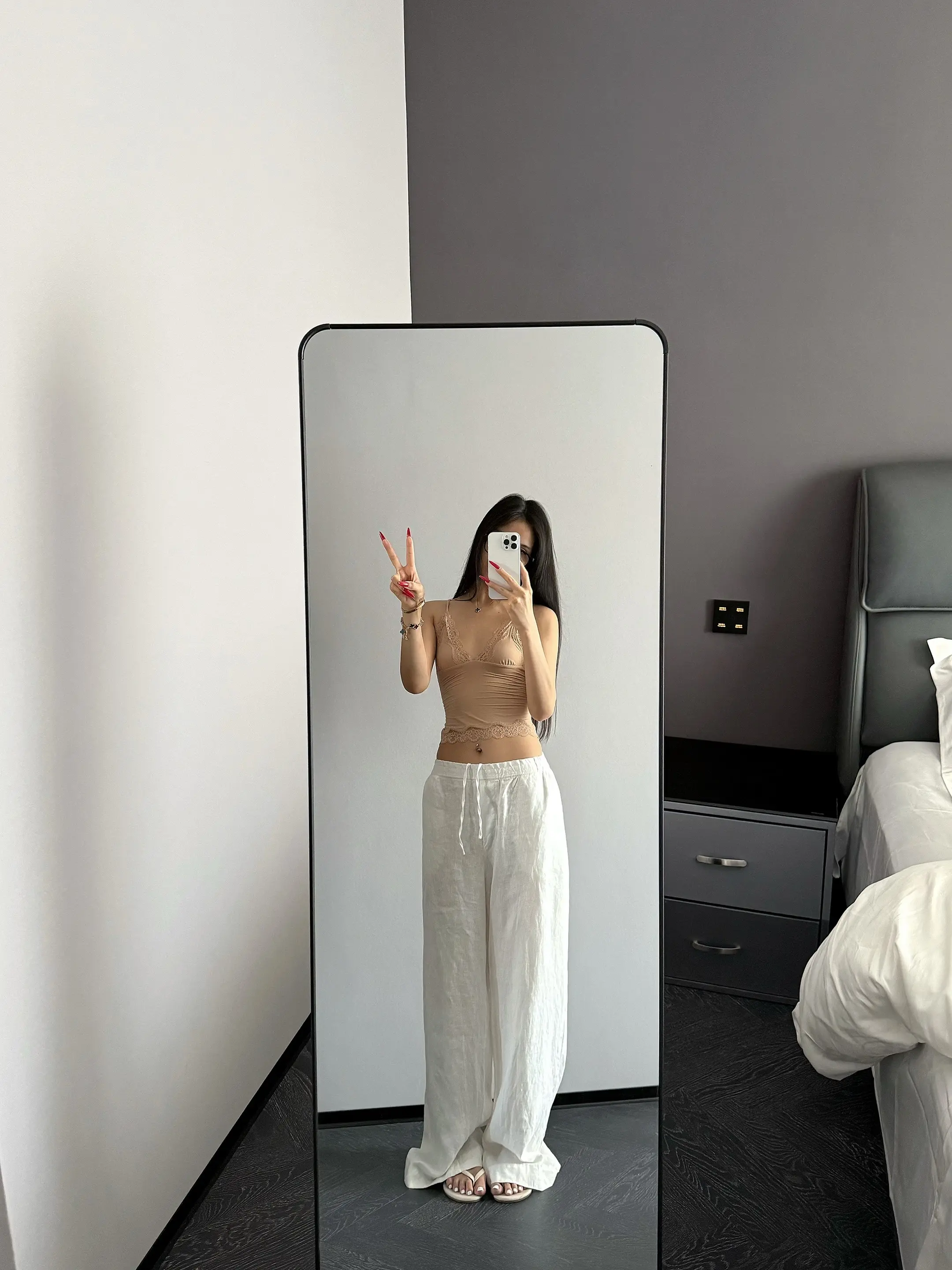 于蕾丝浪漫里寻一份松弛，美而不束，舒适自在，与自己温柔自洽