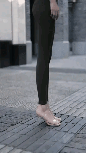 有一说一，有这样的身材，脸已经不重要了[灵光一闪]