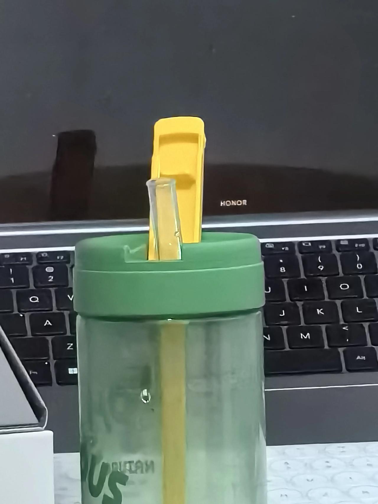 今年苹果招谁惹谁了……有网友拿华为Mate X5和iPhone 15 Pro，做