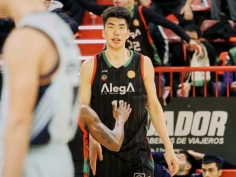 11分8板+直接归队！余嘉豪世预赛迎来升级亮相

在今天凌晨1点进行的西乙联赛中