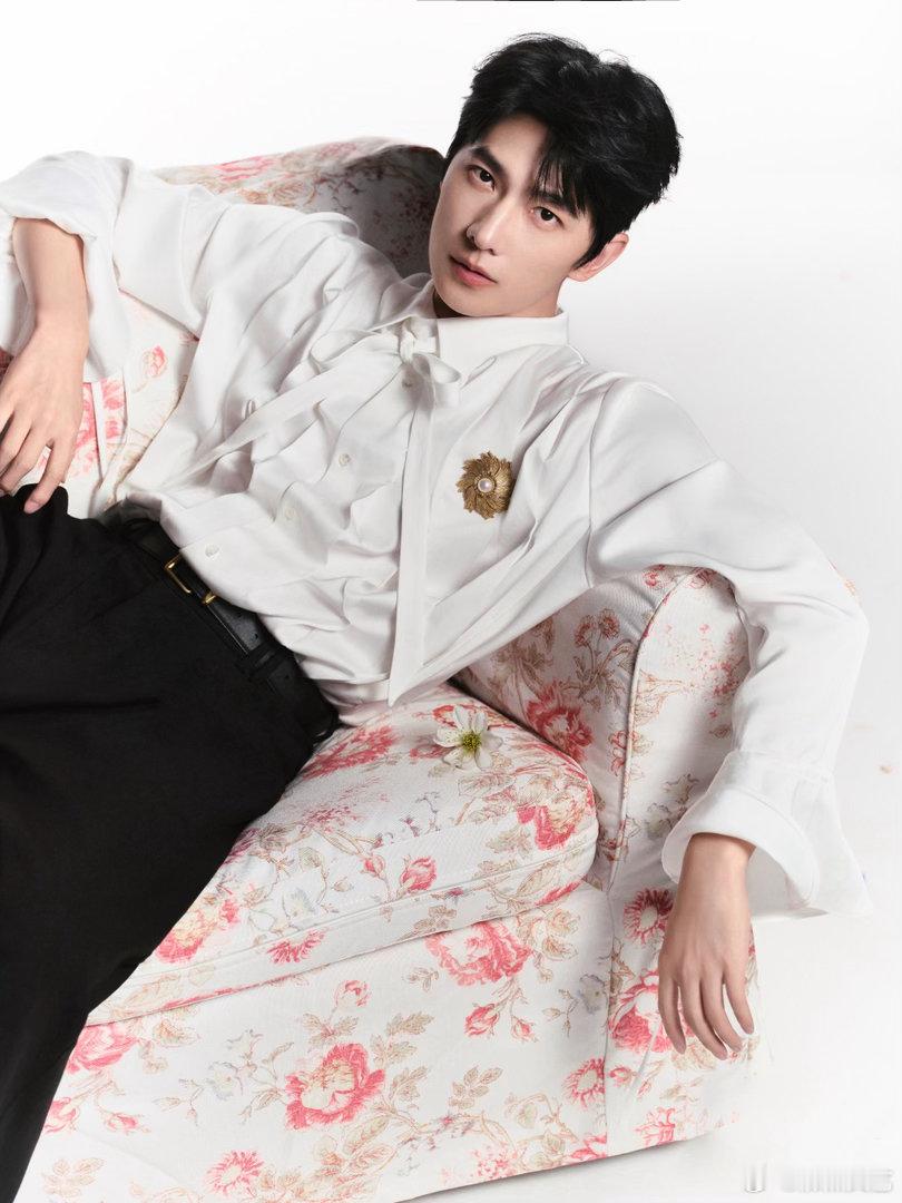 杨洋你走的每一步都算数杨洋每一步都算数内娱难得长线型演员，杨洋你走的每一步都算数