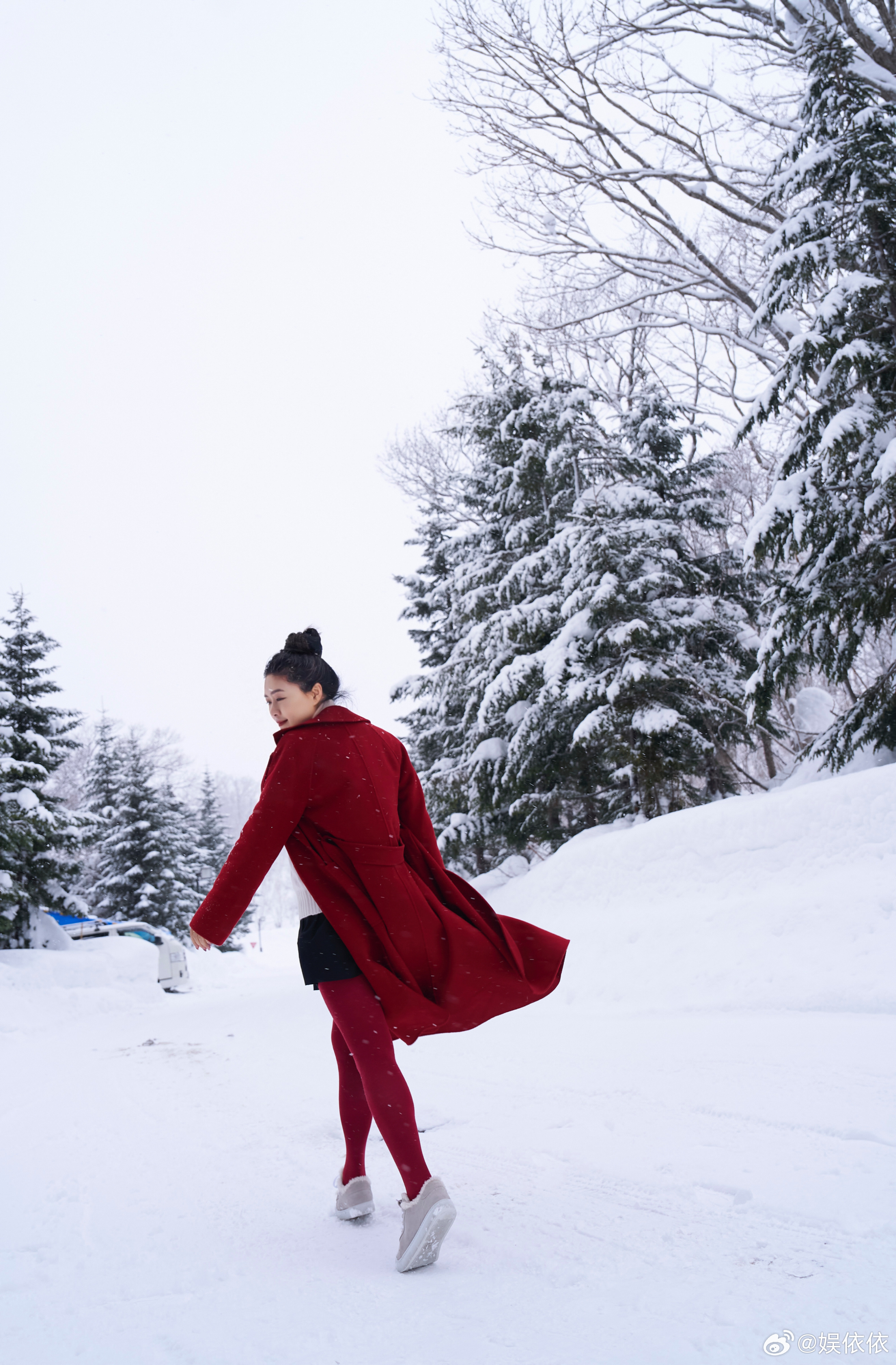 田海蓉晒雪景九宫格   每一次在作品里面都有着很精彩的演绎，给观众留下深刻的印象