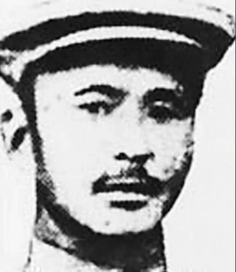 1937年，5岁的小金子和父母被日本人押送到了刑场，日本人先开枪杀死了父亲，小金
