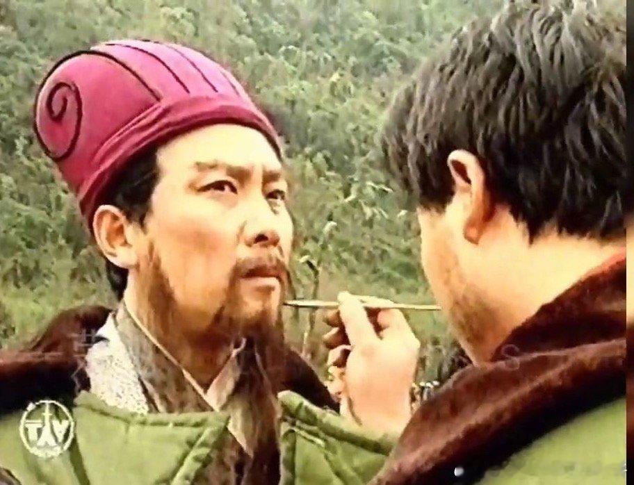 九十年代 唐国强在九四版《三国演义》拍摄现场补妆照老照片