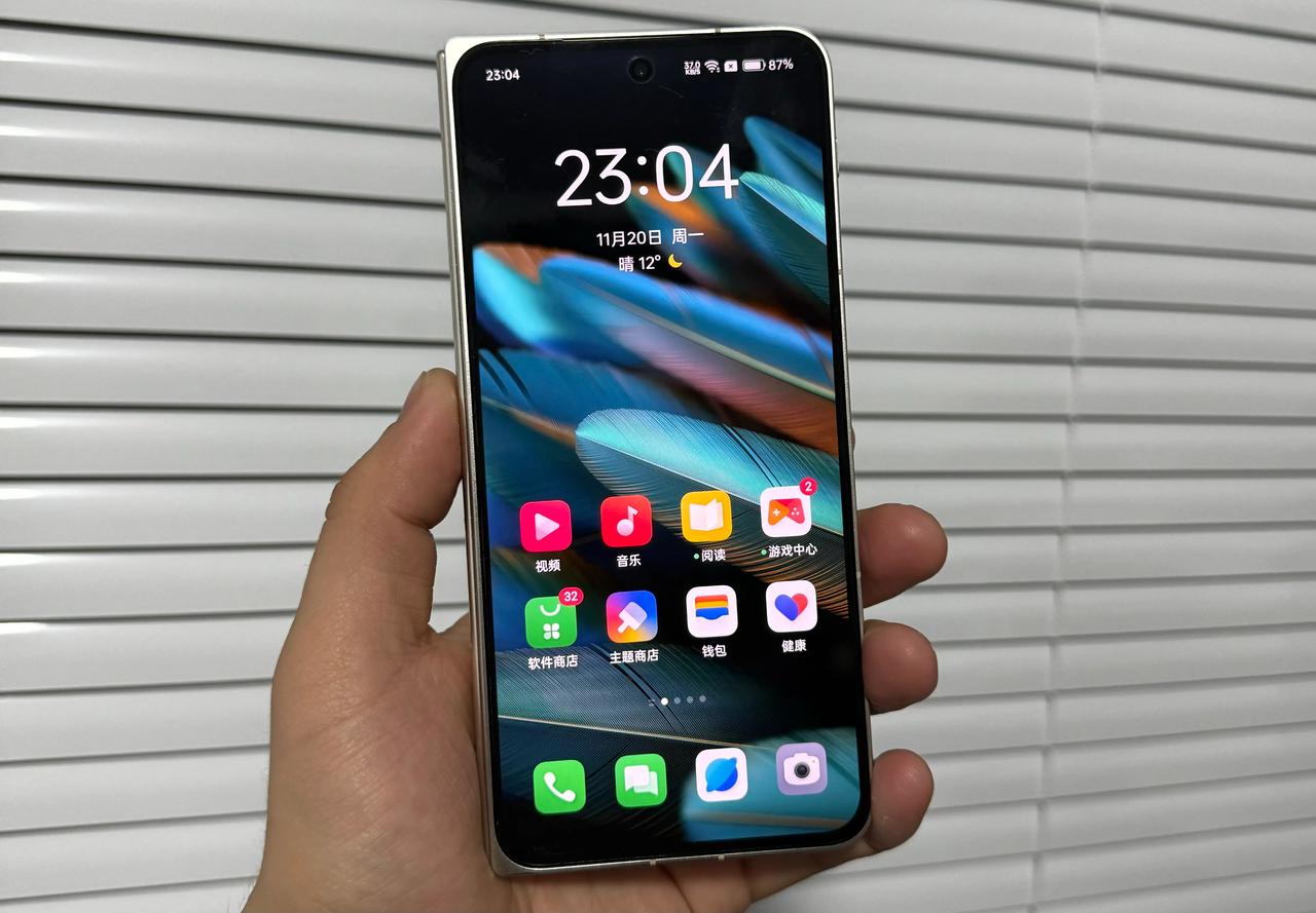 OPPO Find N3用了两周。

颜值没问题，总体属于耐看型
铰链没问题，屏