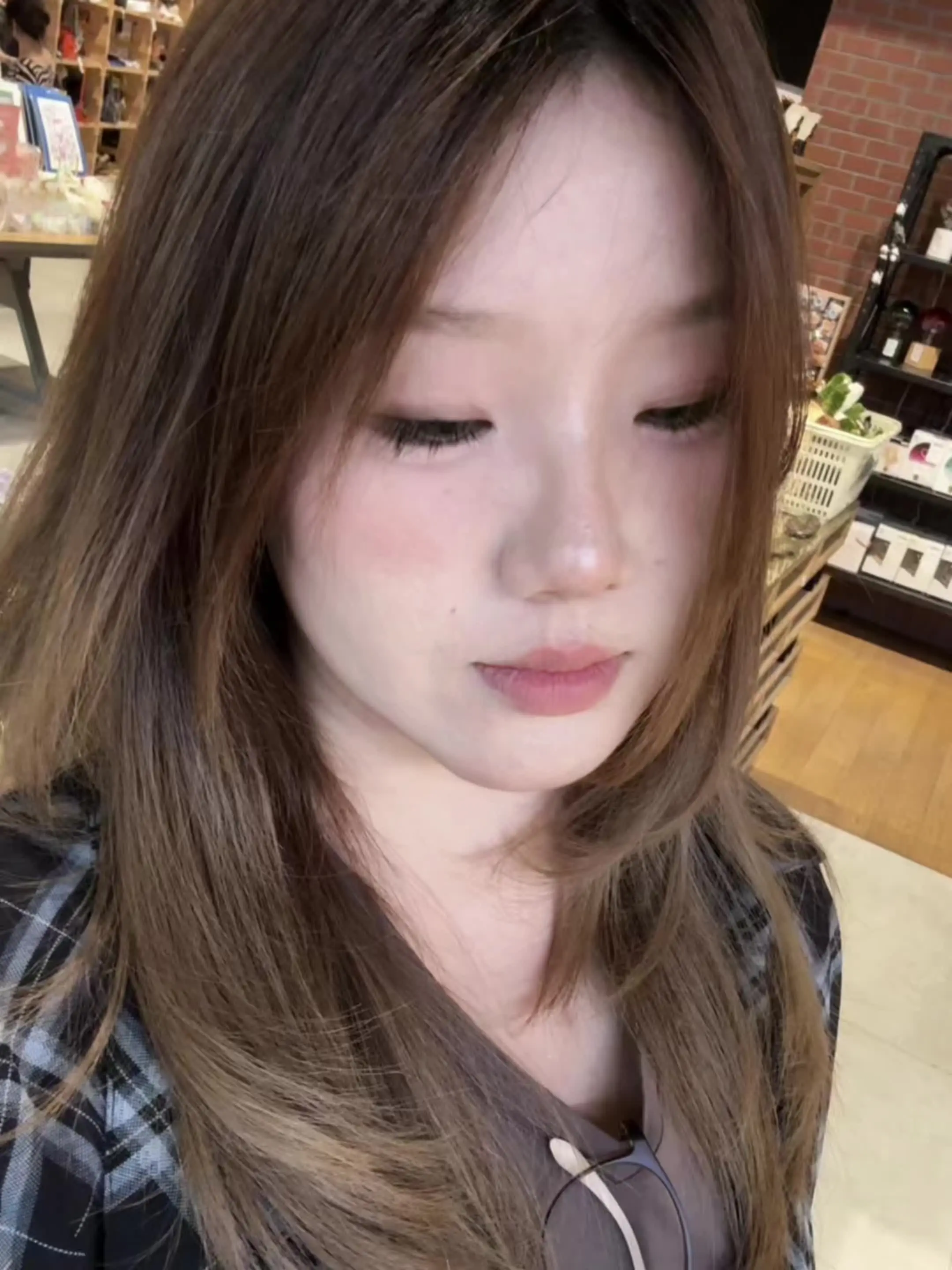 有时候往天上一看 和17岁时没什么分别 所以我一直看天 不想看这个世界