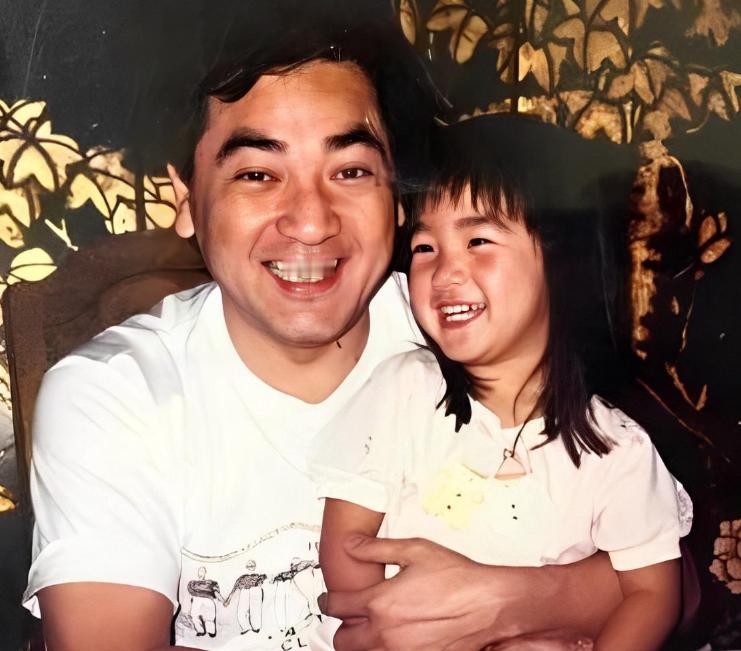 1988年，秦沛对为他生了一儿一女的妻子梁盛子提出离婚，他说：两个孩子的抚养权必