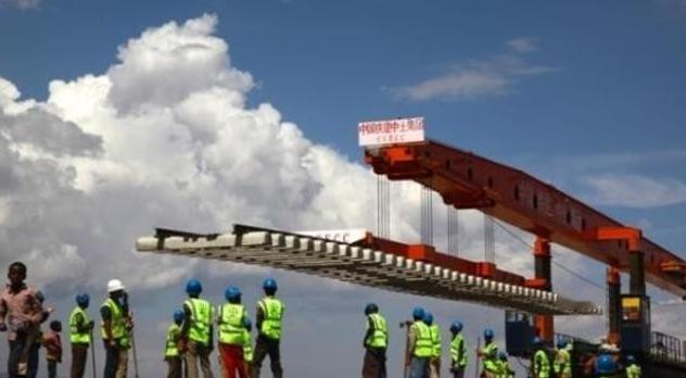 非洲的电网是中国拉的，互联网基站是中国建的，手机也都是中国出的，可当他们打开手机