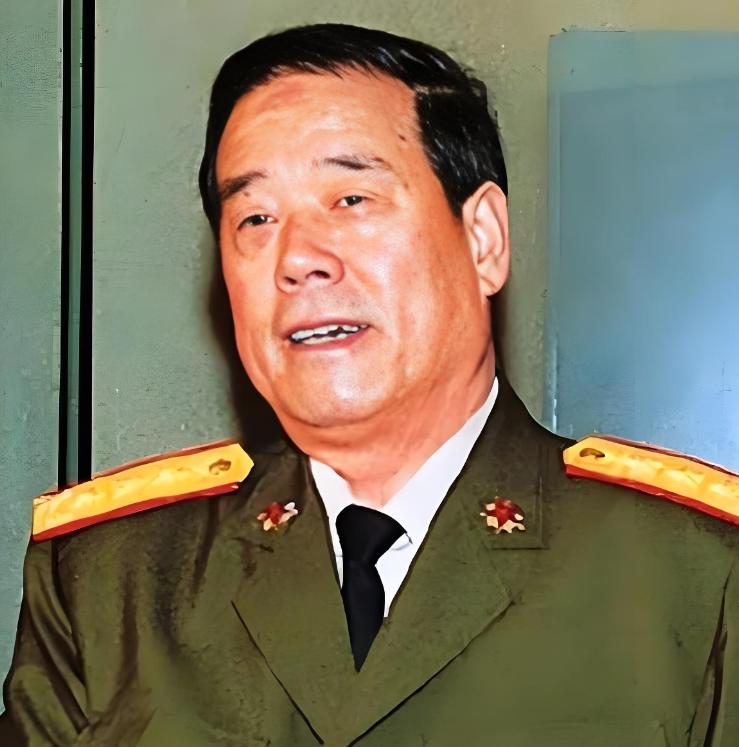[太阳]1986年，成都军区司令员傅全有来墨脱边防的军营视察，却看到军营三百多人