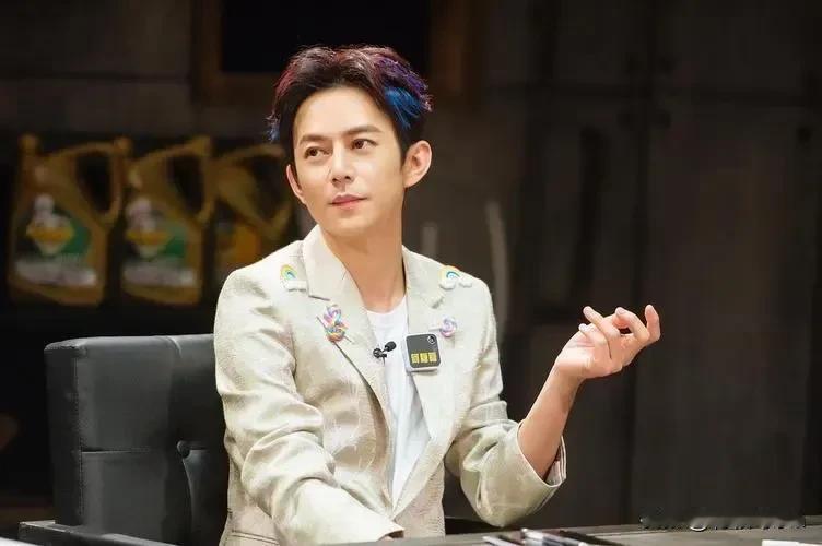 宝子们，来探讨一下，齐思钧算得上是芒果台何老师的接班人吗？
 
齐思钧这几年在芒