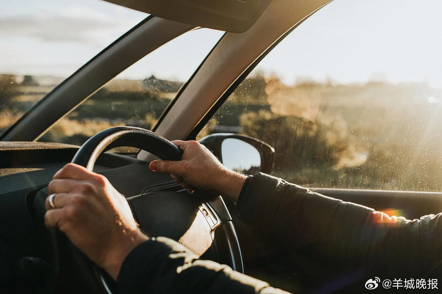 【交通安全底线不能盲目“离线”】今年12月2日是第十四个全国交通安全日。新华社记