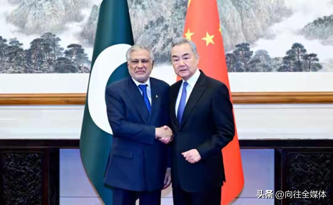 火药桶炸响！波斯湾国家要参战，伊朗祭出最坏打算，中巴紧急出手定调
 
3月30日