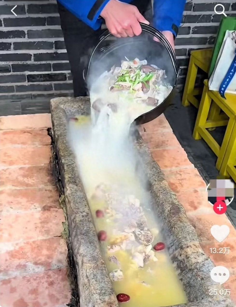 全网群嘲的“猪食火锅”事件：新型网红，炸出多少逆天的神人 
