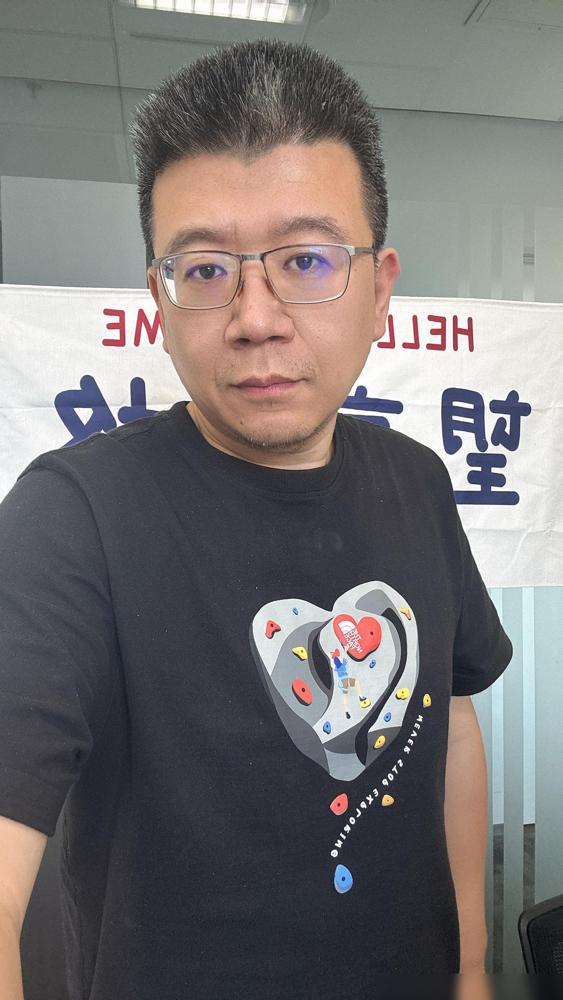 985大学同学聚会，四个老男人失业了三个~，前几个月，跟大学同学一起吃了顿饭。
