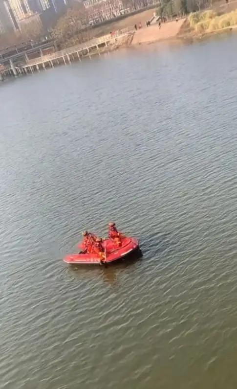 河南许昌襄城县北汝河深夜情侣坠河悲剧：他永远留在了冰冷的河水里，获救的她余生该如