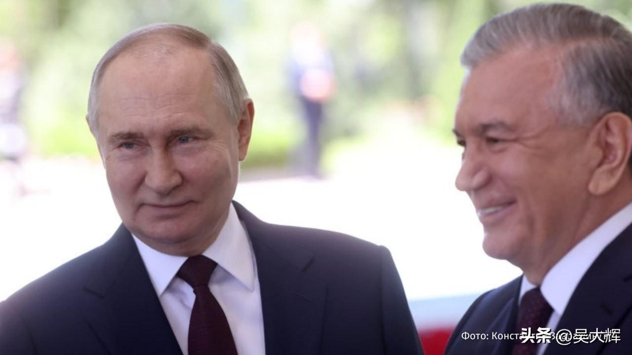 克里姆林宫：普京与乌兹别克斯坦总统米尔济约耶夫通电话
 
据克里姆林宫发布消息，