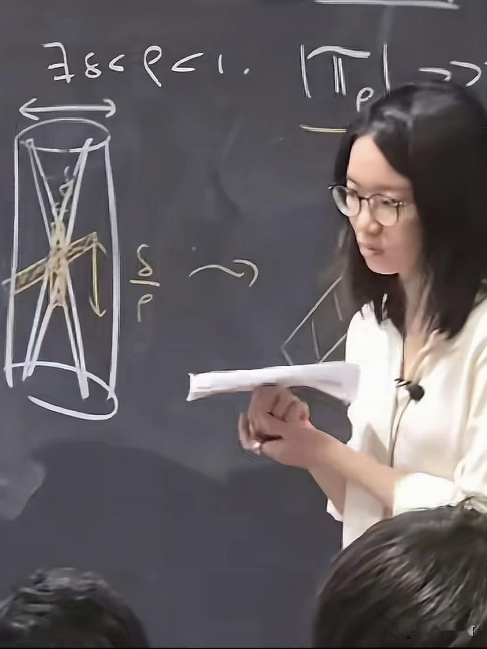 为什么越厉害的老师越喜欢用粉笔字授课呢？