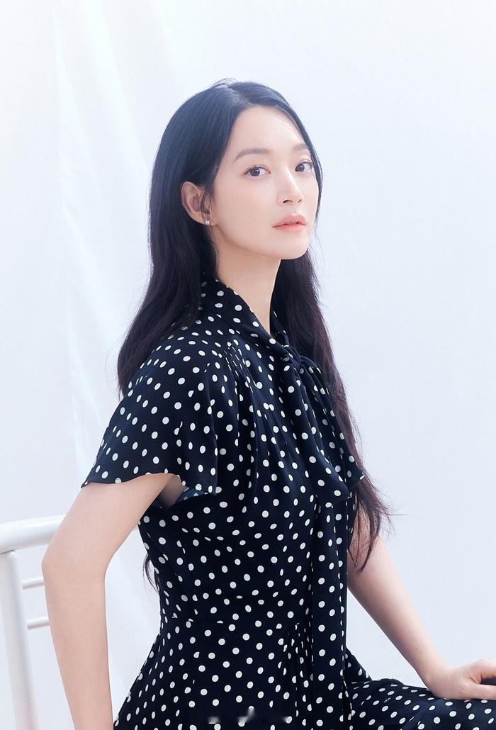 【演员申敏儿谈及电影《Eyes》上映感想】申敏儿表示:“我既紧张又好奇，但很高兴