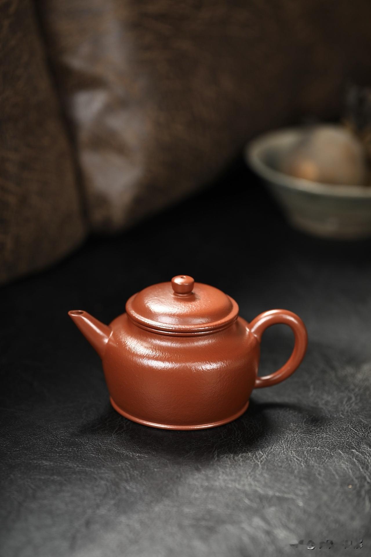 剑流宝钟丨全手工|研高作品

容量230cc丨原矿朱泥

壶嘴由直筒改良为剑流造