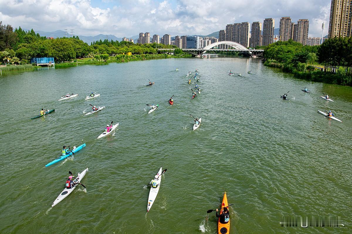 浪尖争锋，活力黄岩——2026中国皮划艇马拉松公开赛激情开赛
3月16日，中国皮