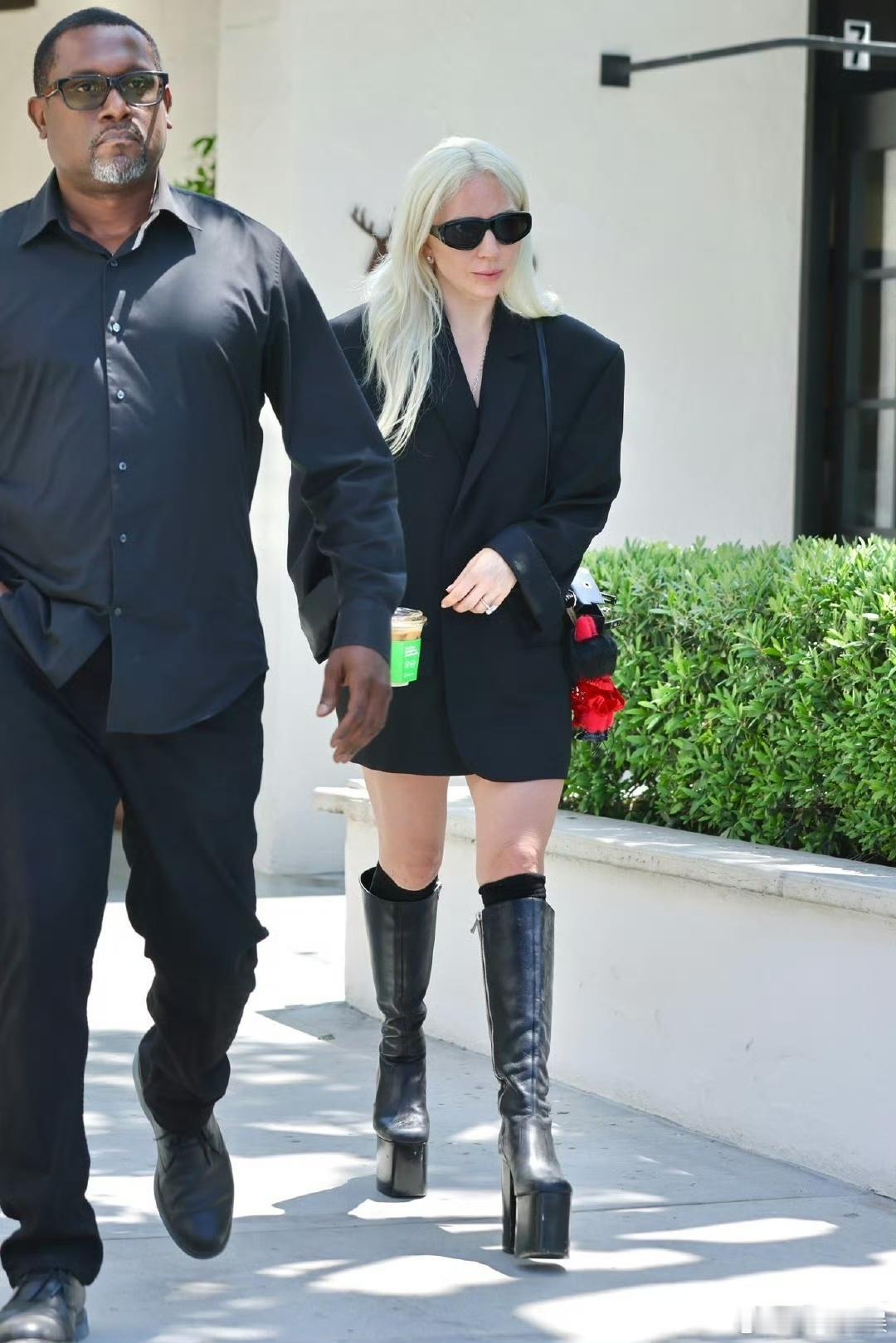 ladygaga也有labubuladygaga红色labubuladygaga