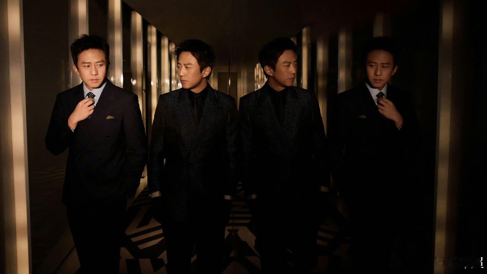 邓超有腹肌哈哈哈哈哈真的佩服邓超的自律，即便工作繁忙也不忘健身和吃减脂餐，最终练