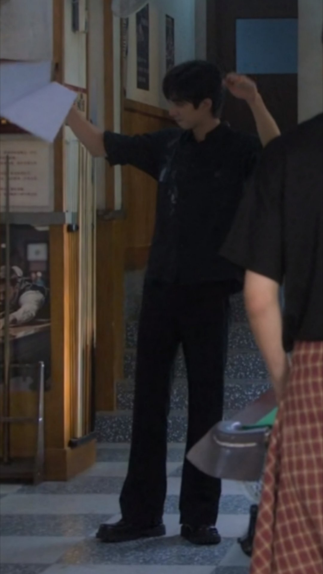 威龙随手截 比例太牛了 完全男模来的野狗骨头