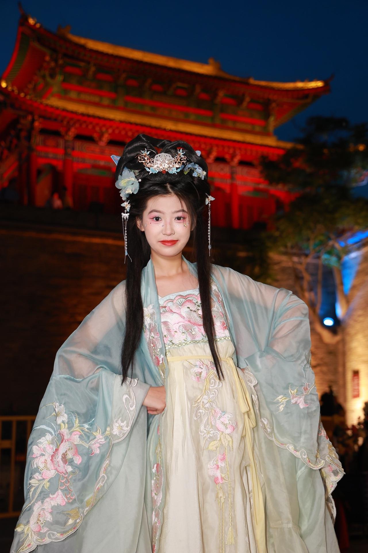 希望我的女儿，遗憾比我少，见识比我多