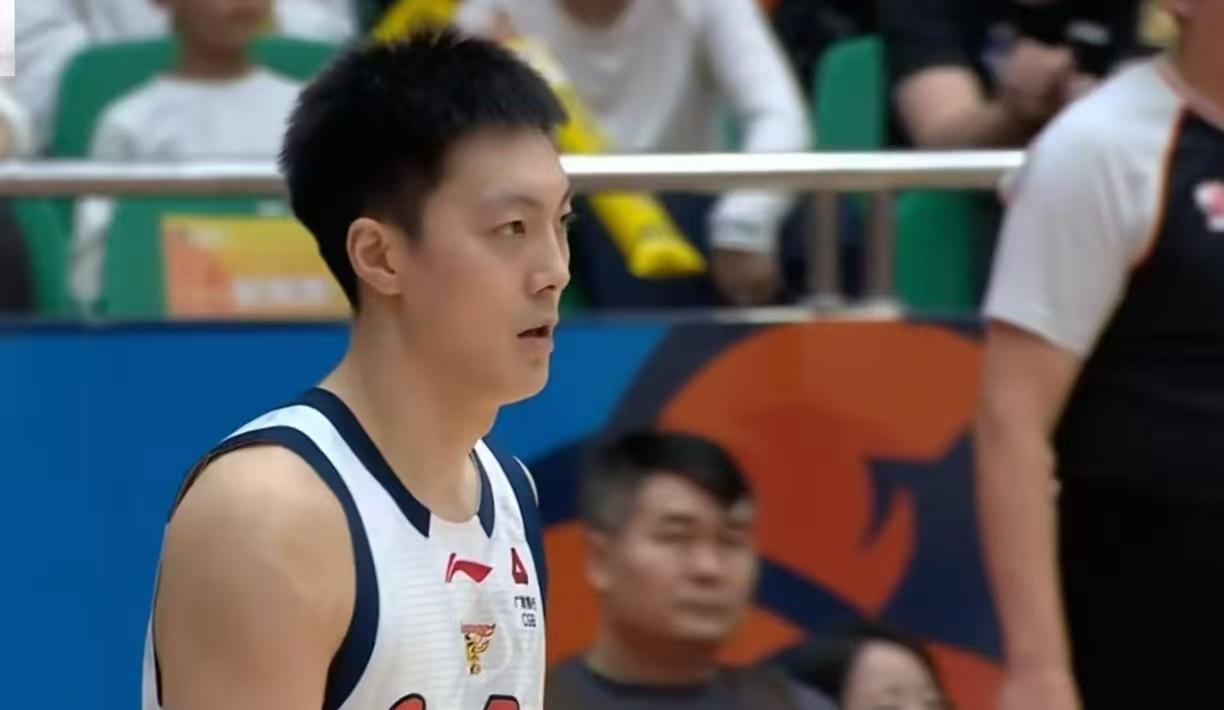 广东球星胡明轩拿到顶薪之后，下滑有些严重啊！可以说这一个赛季他就没打出几场像样的