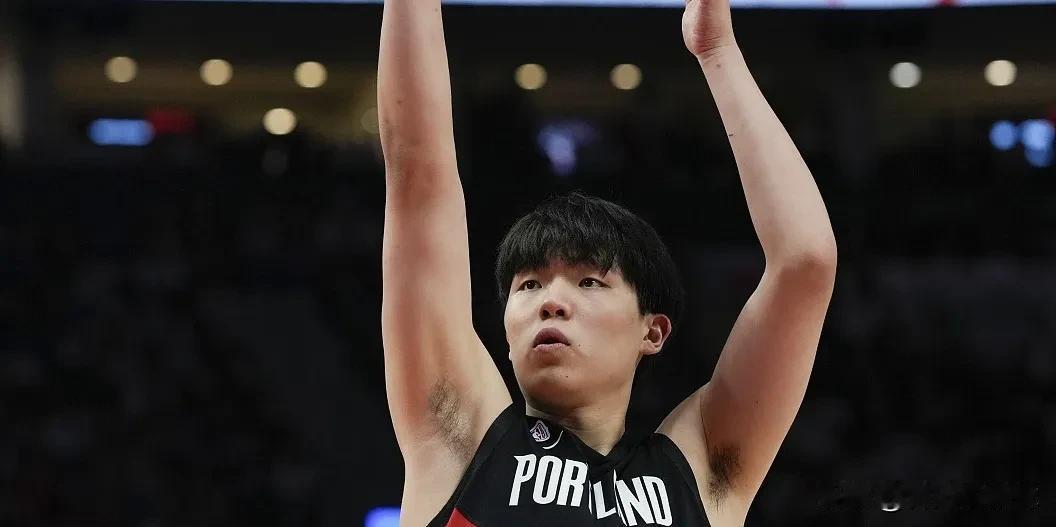 开拓者对阵爵士第二节比赛，杨瀚森没有获得出场机会，他在青岛男篮时的前队友里斯替代