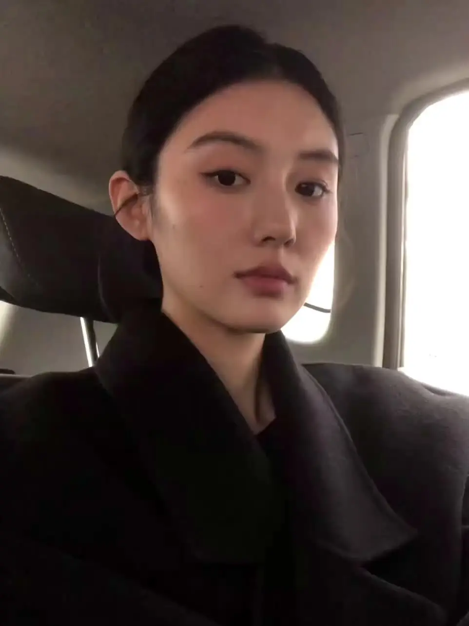 路与他人不同 何必听风动容 既然不屑为伍 何惧与众不同.（波主： ）