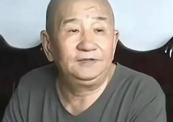 为了上大学，魏女士将户口迁至北京的大伯家中，并在大伯家整整住了4年，在此期间，从