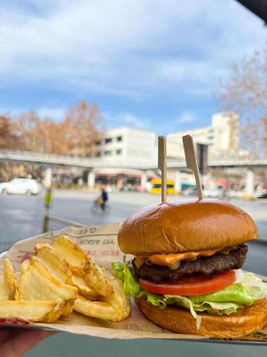 在西安CBD居然吃到了chao大美式大汉堡🍔