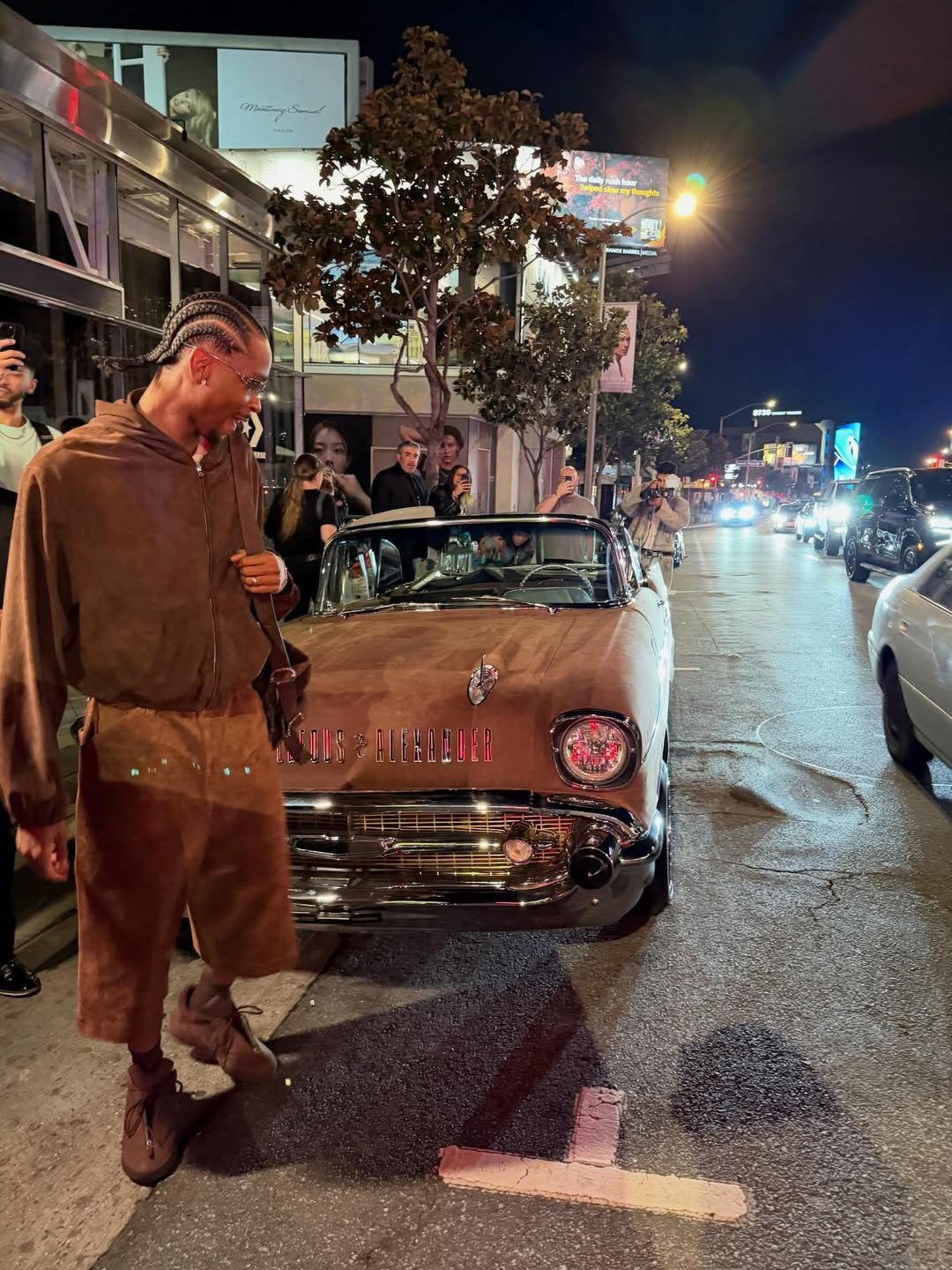 苏翊鸣 为了露表手忙脚乱亚历山大的场下穿搭还真是够酷，连天上的云都手忙脚乱起来了