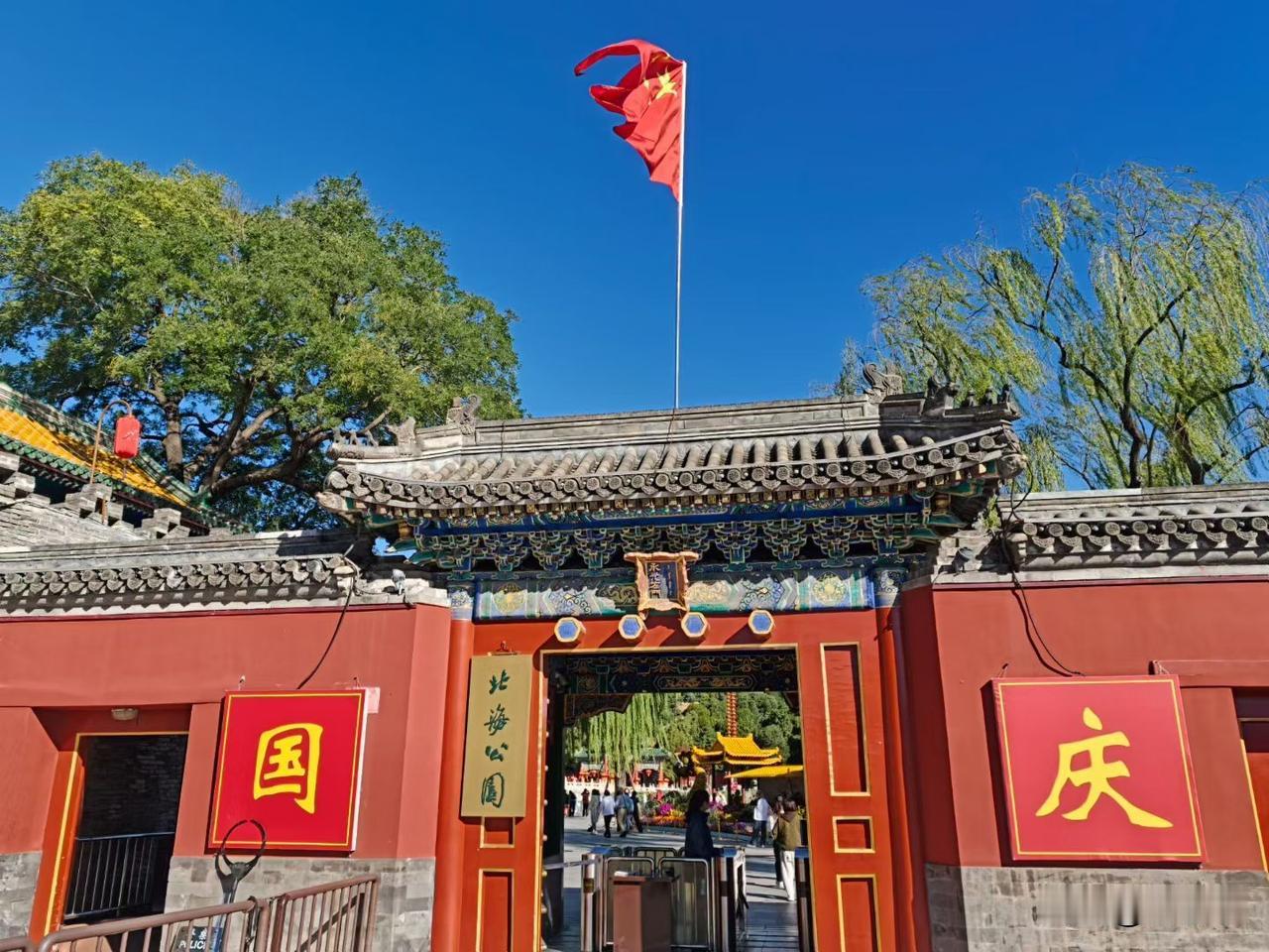 个股机会，
特别是十五五规划，消费板块，慢慢成为市场主线之一！
食品饮料，家电，