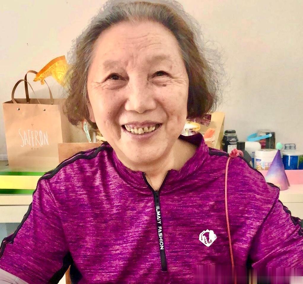 颂.厚.伦——悼念母亲神派你来做我的母亲 你是母亲里的劳动模范和三八红旗手你是天