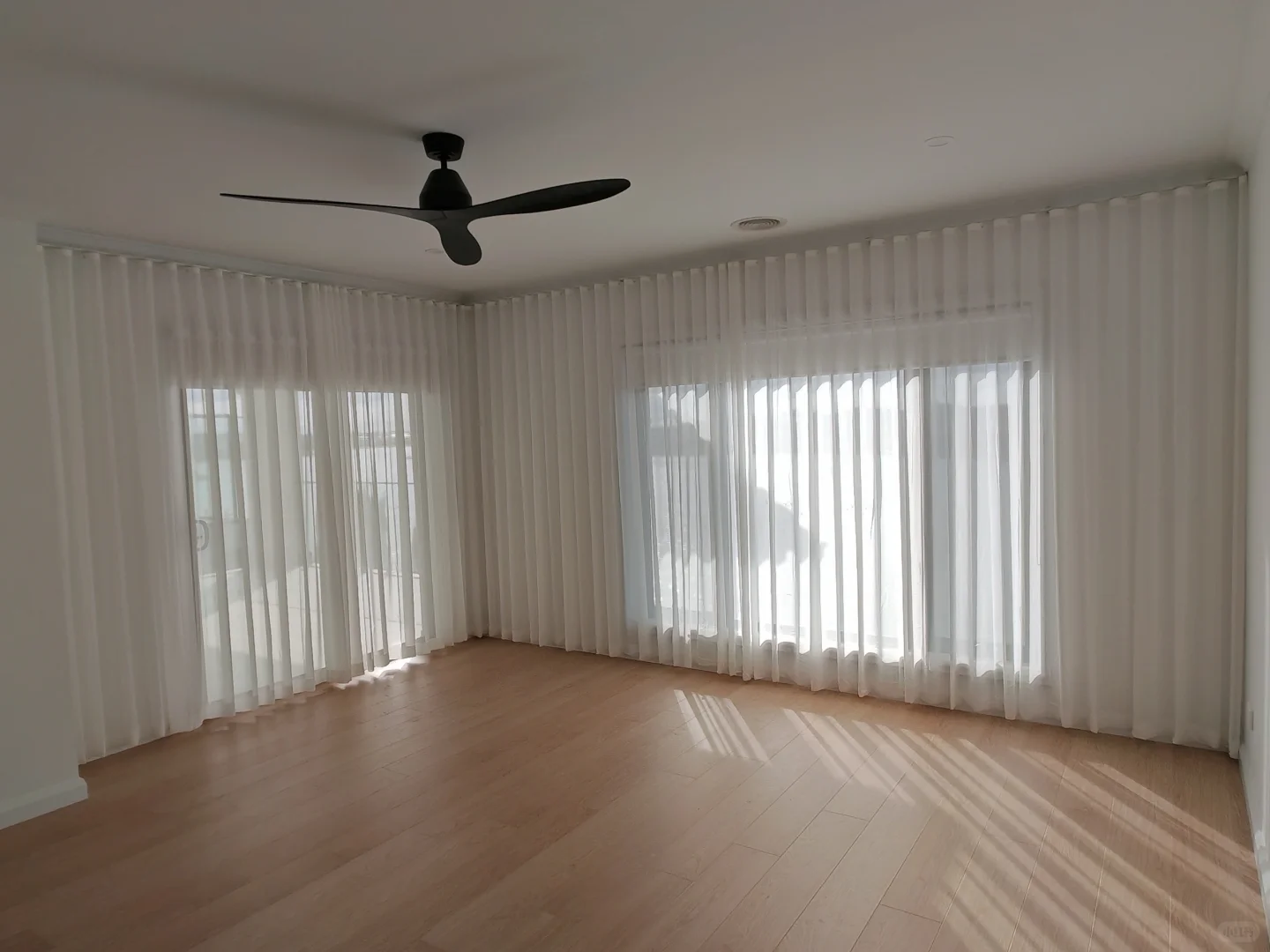 装个纱帘不会影响我🎣看湖景吧