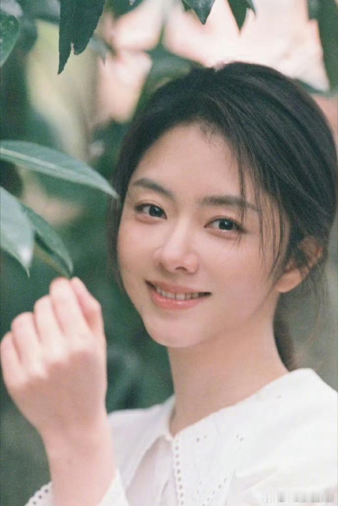 谭松韵录制的是向往的秦岚谭松韵根本就是秦岚的小迷妹吧！录制的都不像是亲爱的客栈，