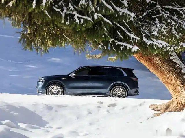 问界M8冬季出行实力护航新能源汽车大v聊车 讲个小tips:冬季上车，开空调不如
