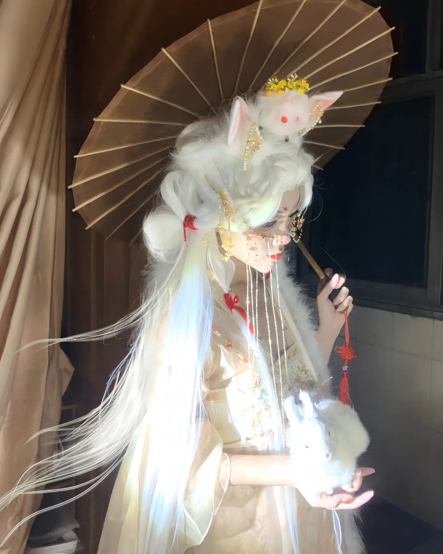 “广寒之上 在她身旁……”