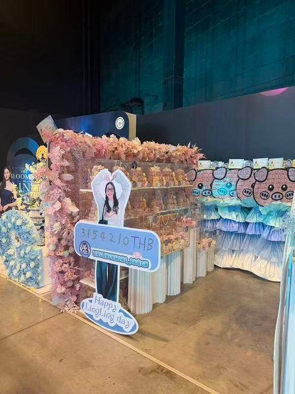 大家别骂了别骂了 剩下的钱bbz已经在邝b叉烧门口烧走了 