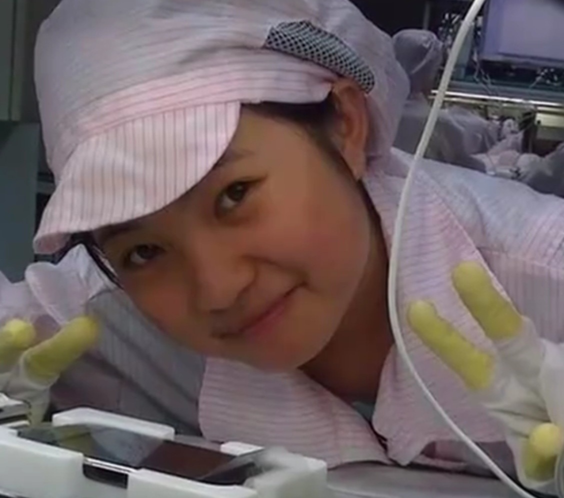 还记得那张iPhone老照片吗2008年，一名在深圳富士康做质检的贵州女孩，因用