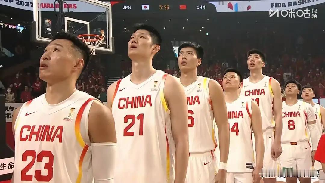 今晚喝着8+1看着中国小伙子们5打8。中国今天艰难的战胜有裁判帮助的日本！真的不