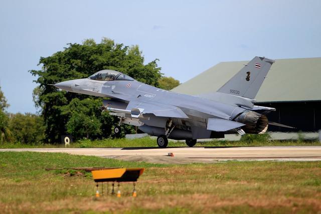 ★：泰国F-16战机是泰国空军的王牌精锐，在泰柬冲突中发挥着重要作用，成为压制柬