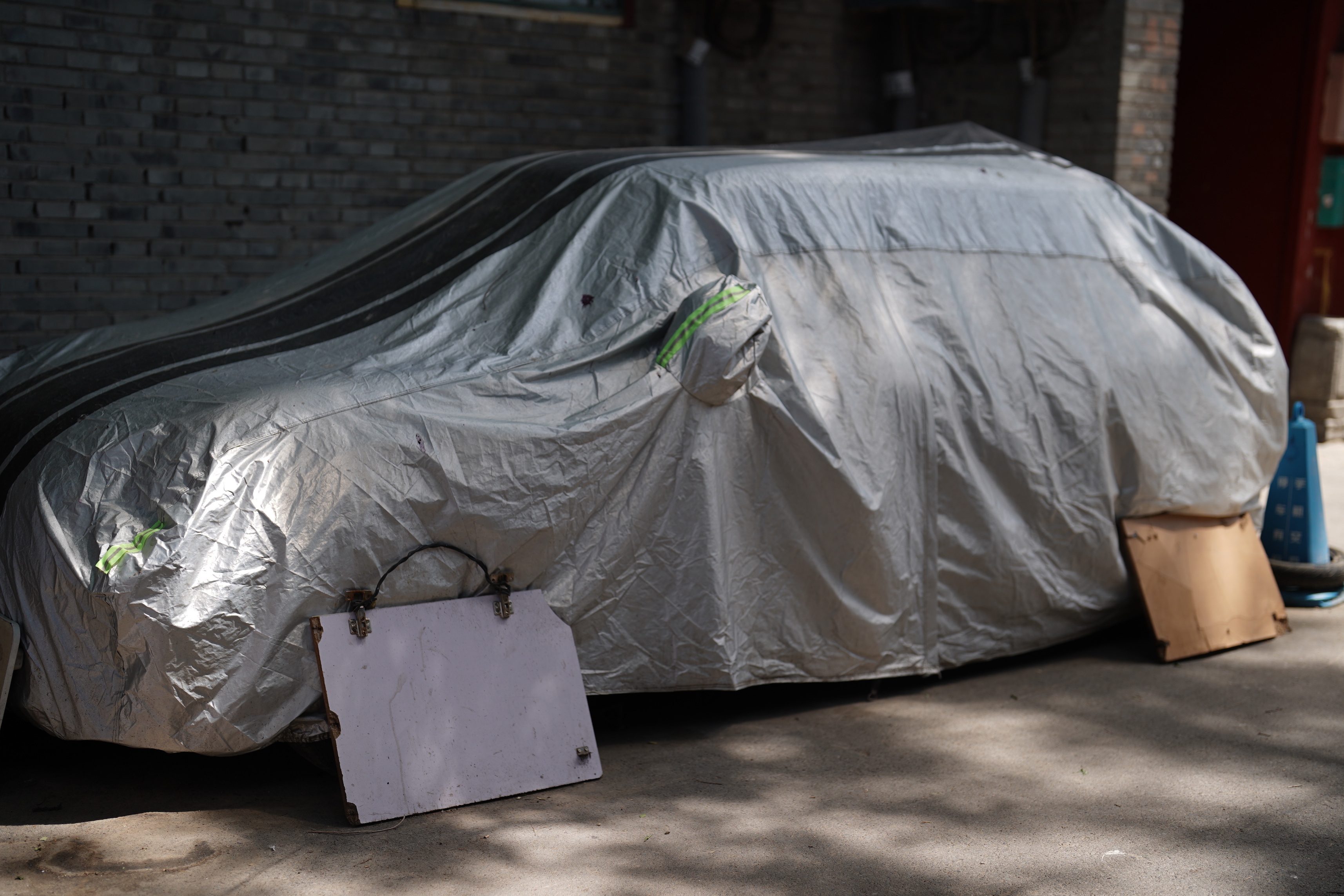 北京的胡同群众们有福啦，#京东养车# 为大家免费更换轮胎挡板啦，用行动来为车主们