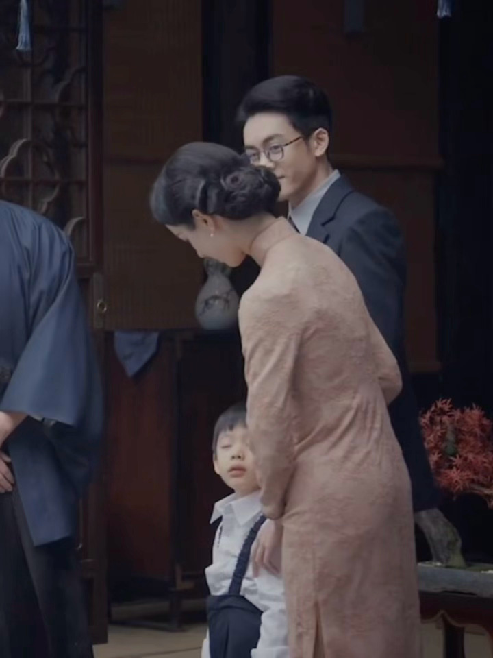 老曾老嘟本体顶号易沫时刻真是笑得我好舒服吖！ 