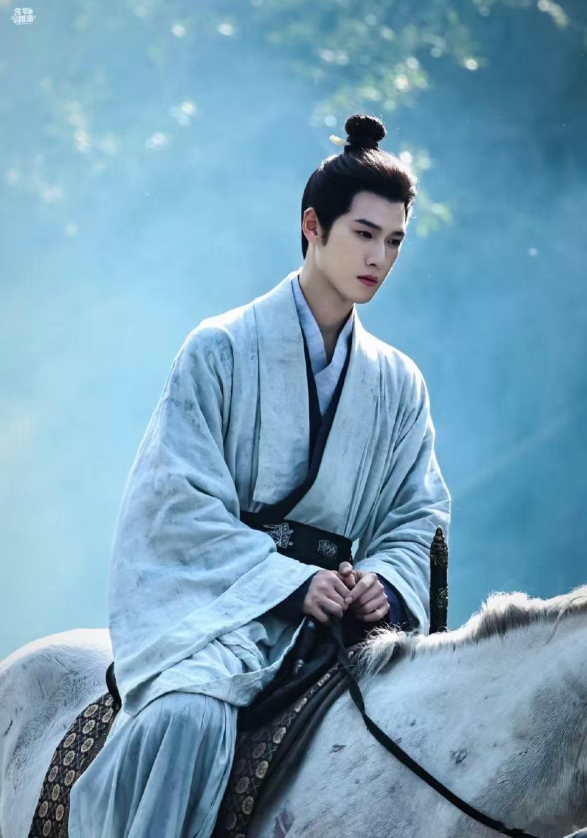 李昀锐打戏 美而狠李昀锐打戏给到夯冰湖重生 冰湖突围那场打戏看得我手心冒汗，李昀