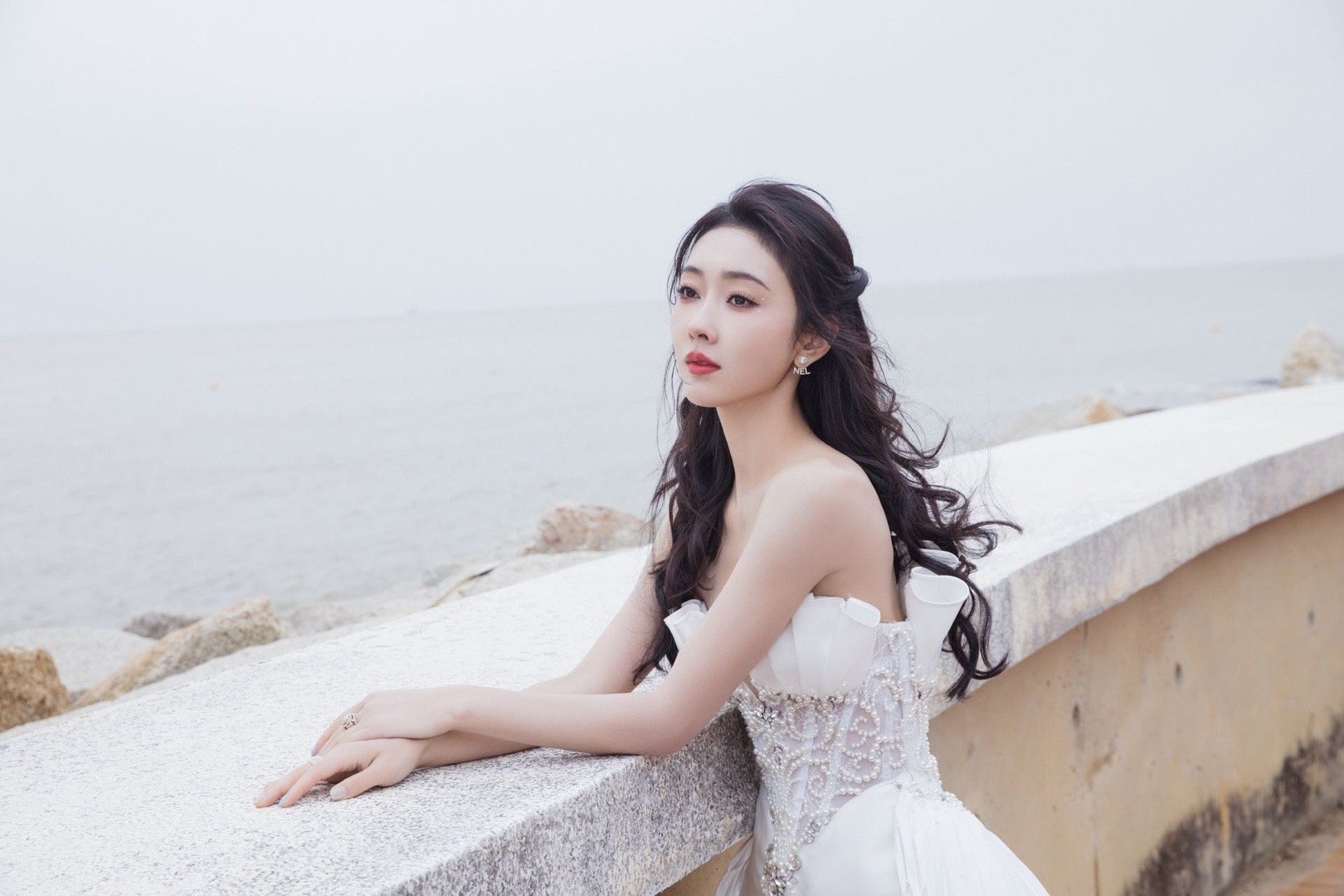 #宣璐贝壳公主# 九敏！赶紧欣赏一下宣璐的贝壳妆！有一种我见犹怜的即视感，散发出