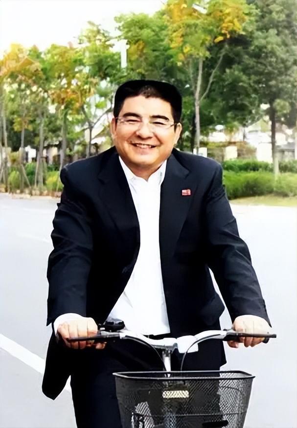 标哥这个人，很高调，喜张扬。但做慈善，还是最佩服标哥。
截至目前，标哥本人宣称，
